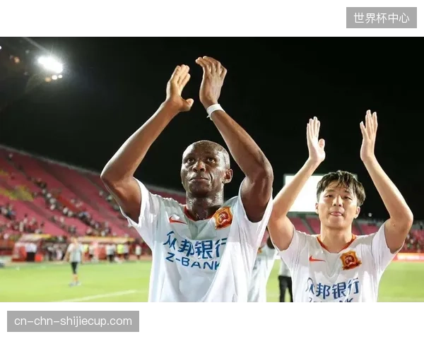 科尔多瓦是巴拿马防线核心，他的高空球控制能力是球队抵御传中战术的关键。